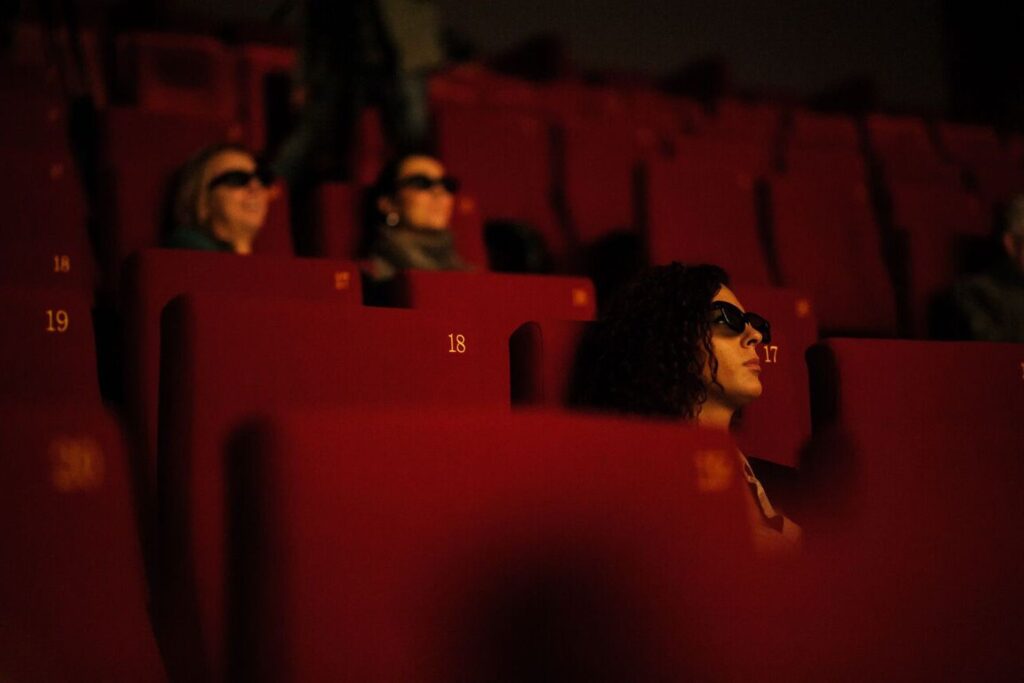DOŽIVI CINESTAR!